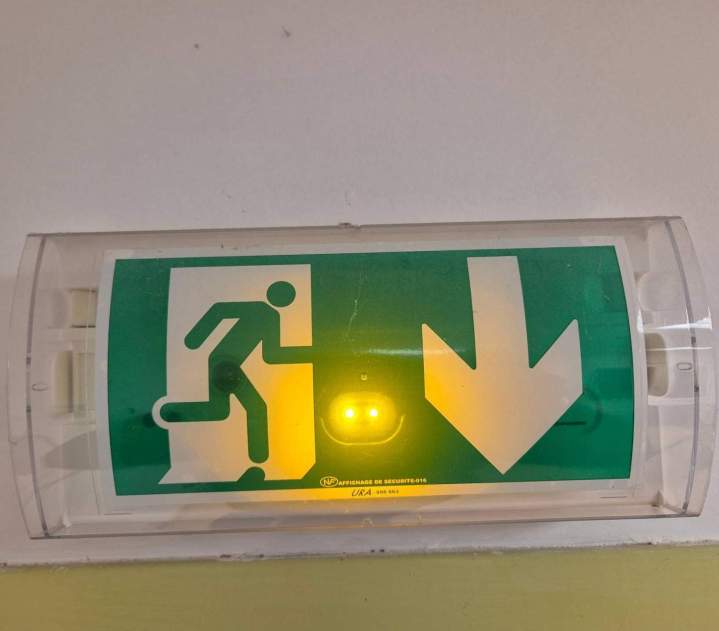 Bloc autonome d'éclairage de sécurité Laval